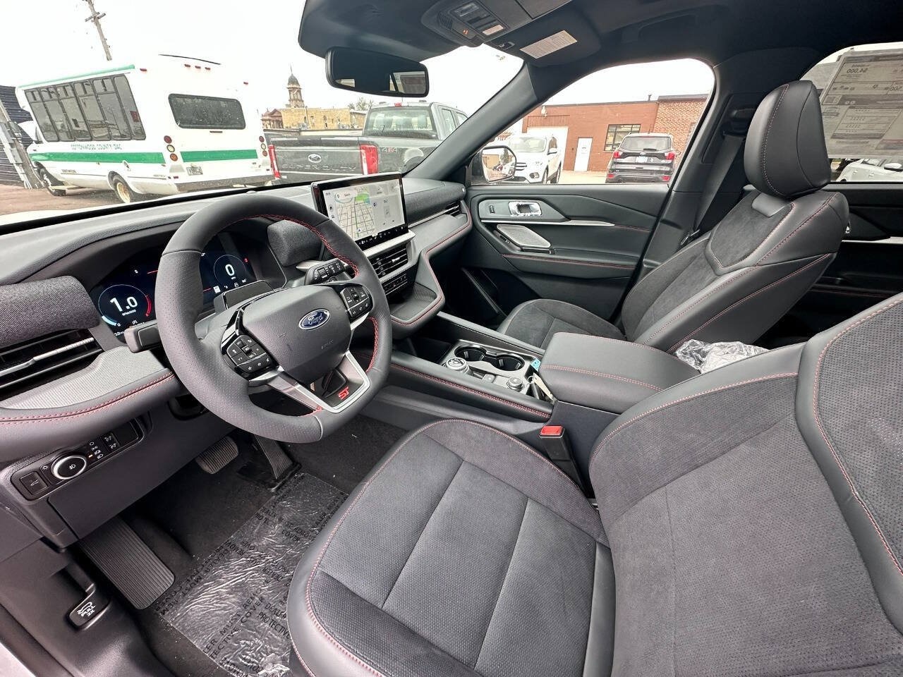 2026 Ford Explorer ST - Photo 15