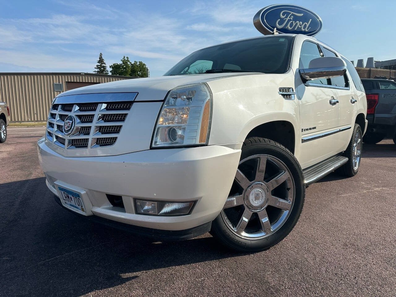 Used 2007 Cadillac Escalade Base with VIN 1GYFK63857R235860 for sale in Windom, MN