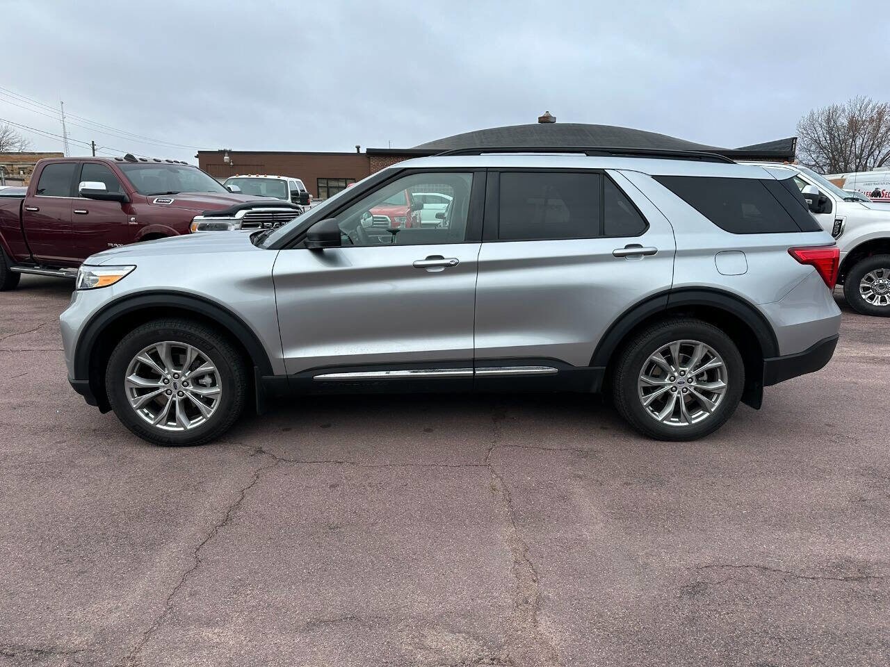 2024 Ford Explorer XLT photo 3