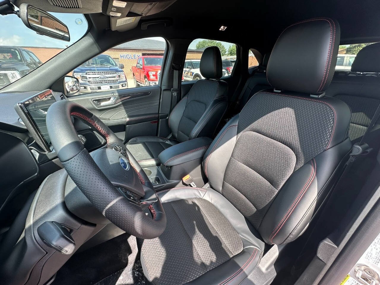 2026 Ford Escape ST-Line - Photo 18