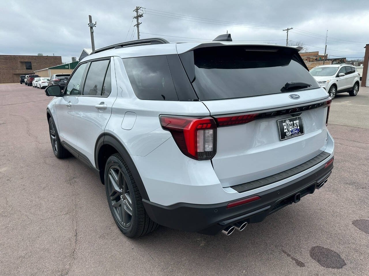 2026 Ford Explorer ST - Photo 8