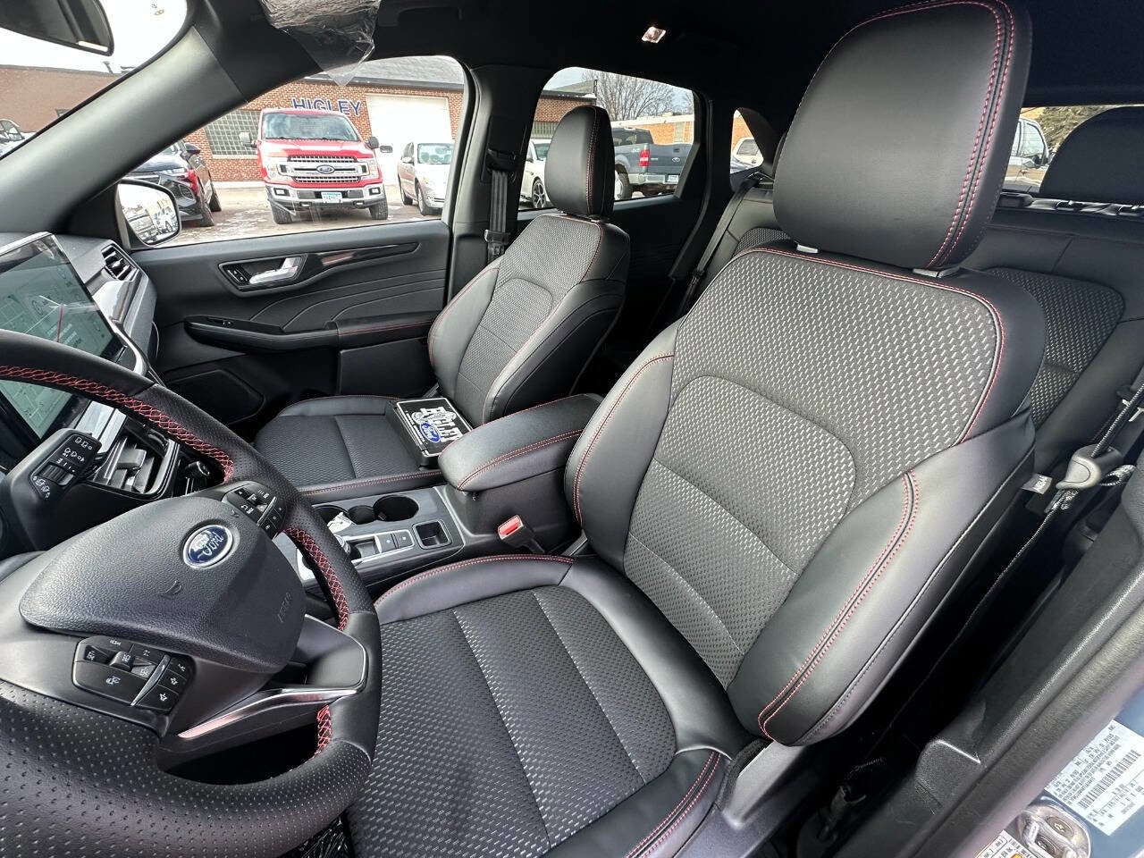 2026 Ford Escape ST-Line - Photo 17