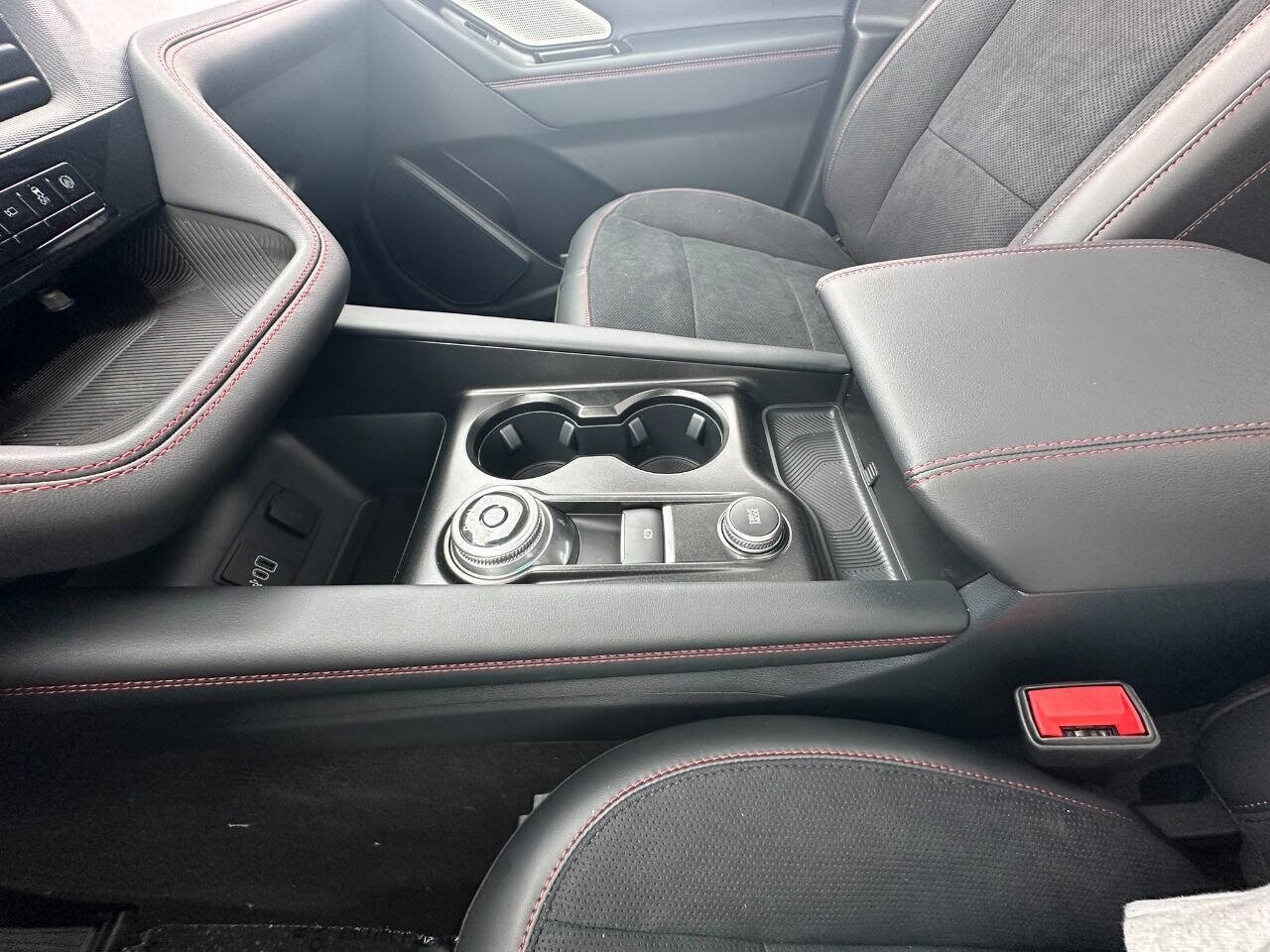 2026 Ford Explorer ST - Photo 38