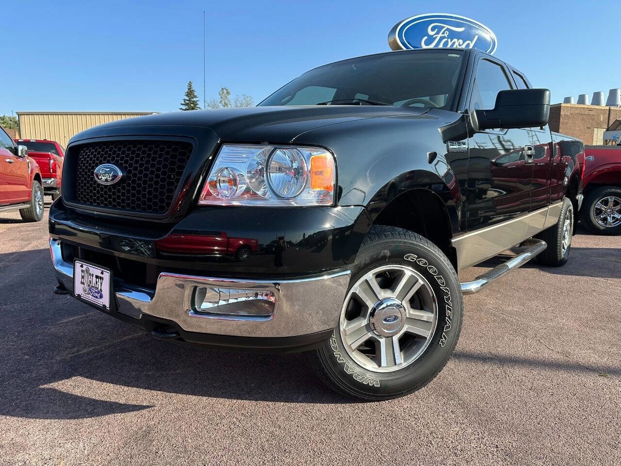 2005 Ford F-150 photo 2