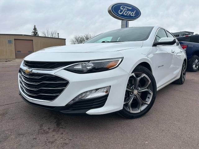 Used 2020 Chevrolet Malibu 1LT with VIN 1G1ZD5ST1LF120724 for sale in Windom, MN