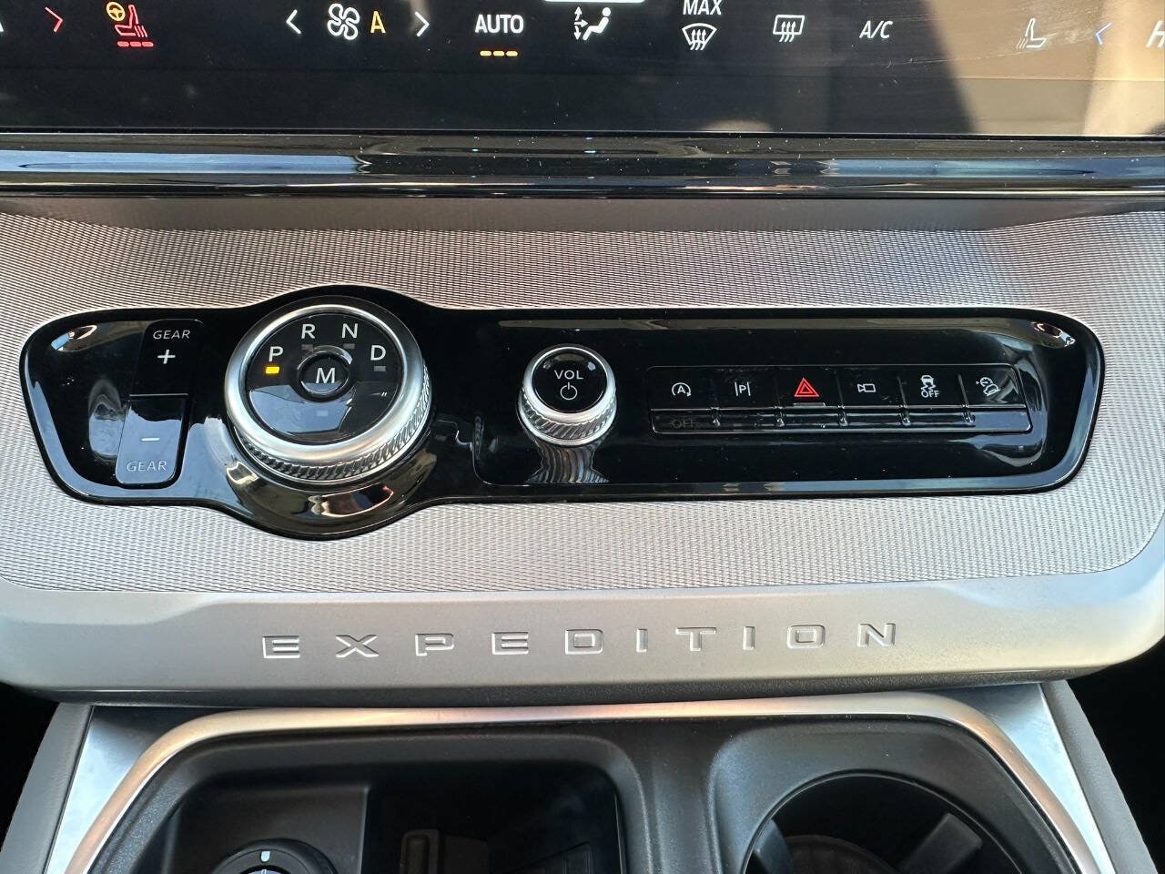 2025 Ford Expedition Active - Photo 32
