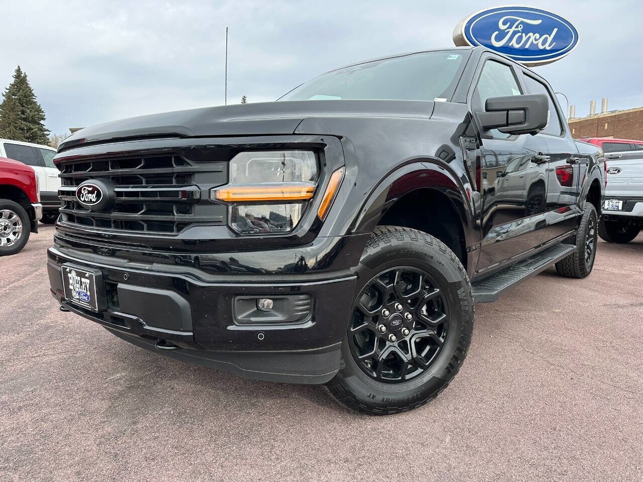 2025 Ford F-150 XLT photo 2