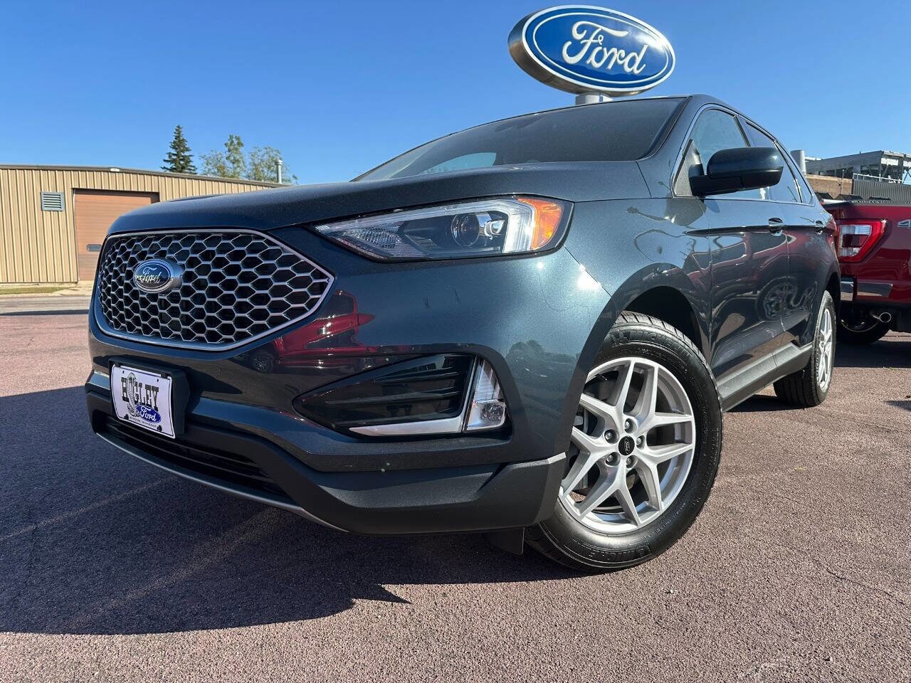 2023 Ford Edge SEL photo 2