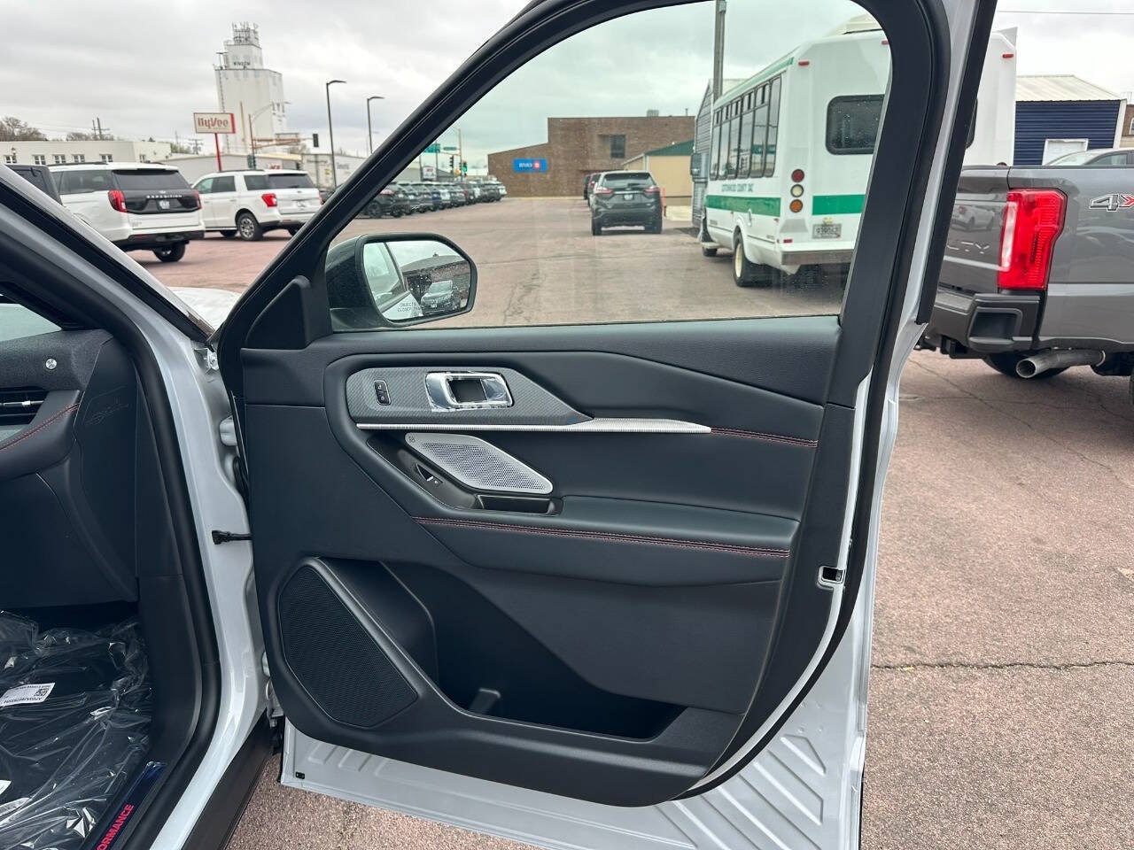 2026 Ford Explorer ST - Photo 13
