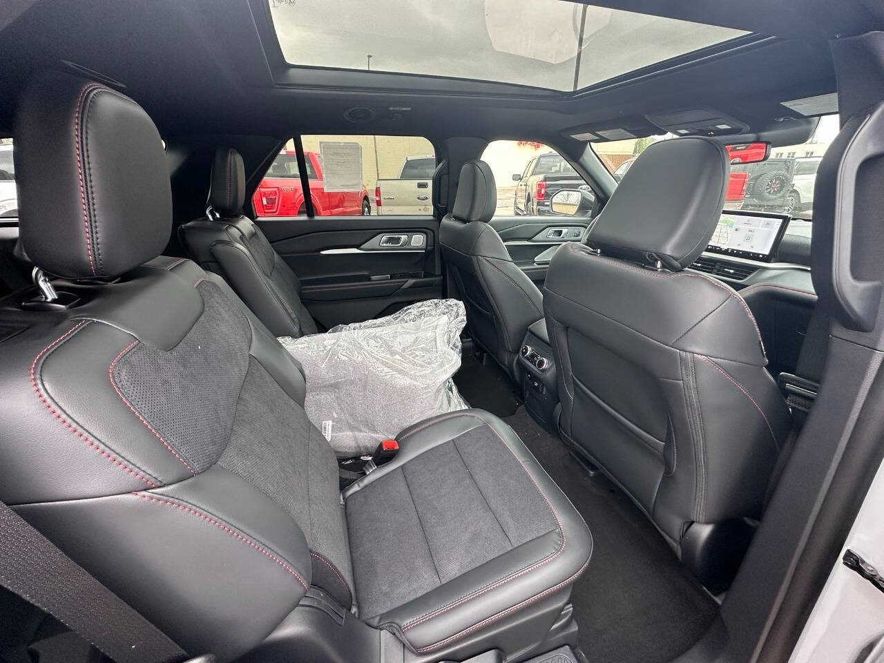 2026 Ford Explorer ST - Photo 20