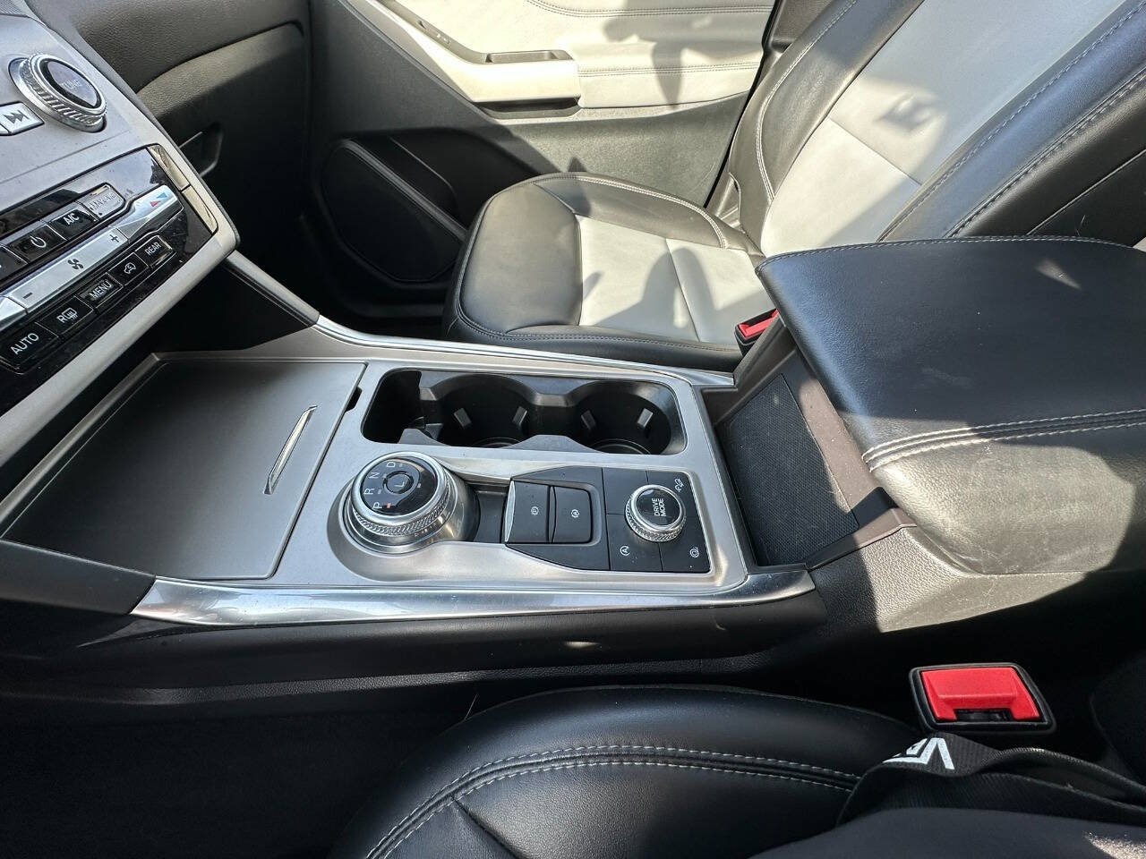 2024 Ford Explorer XLT - Photo 36