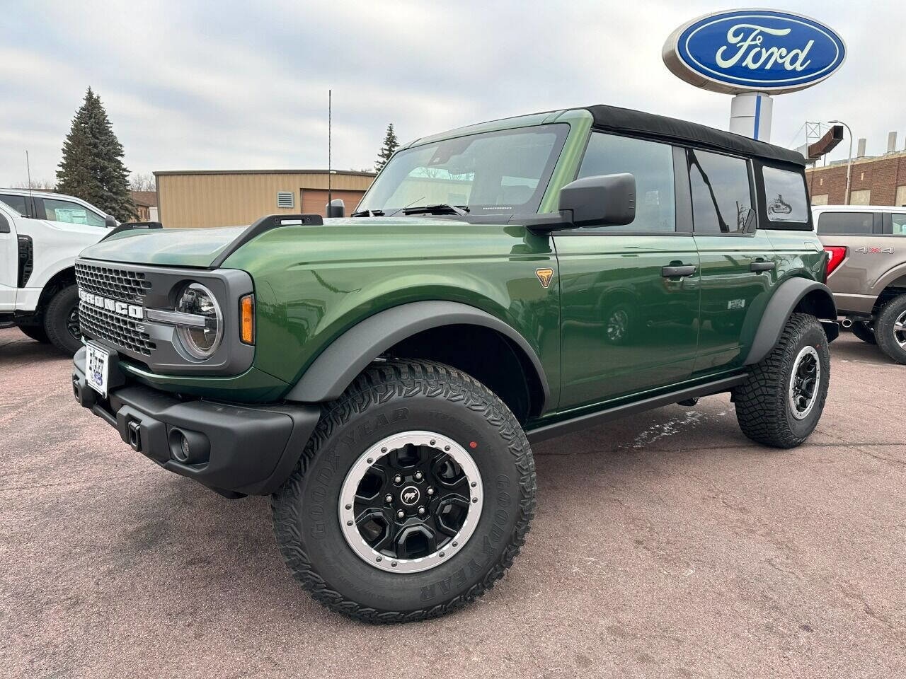 Used 2023 Ford Bronco 4-Door Badlands with VIN 1FMEE5DP0PLC13045 for sale in Windom, Minnesota