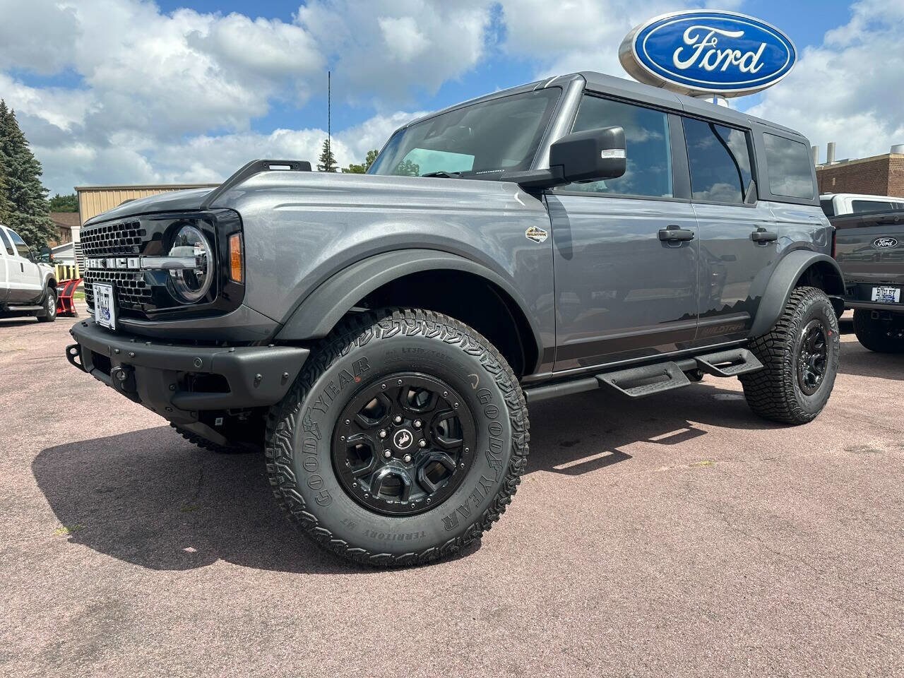 2024 Ford Bronco Wildtrak photo 2