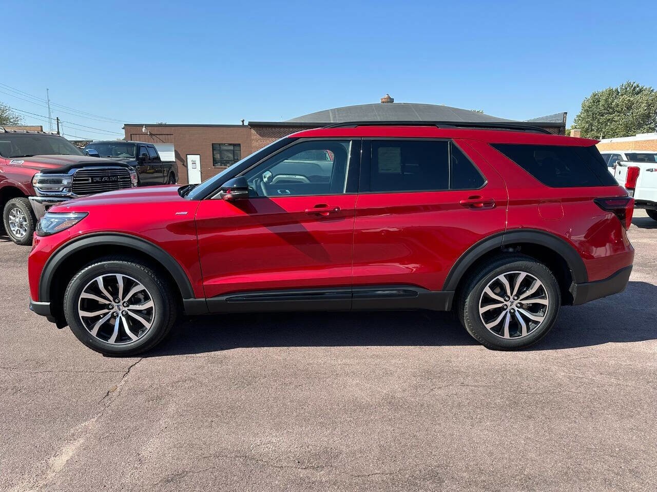 2025 Ford Explorer ST-Line photo 3