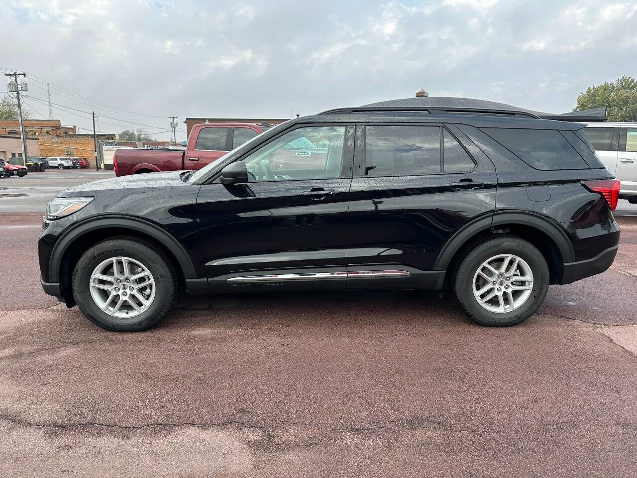 2025 Ford Explorer photo 3