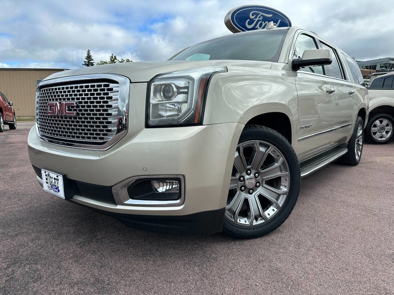 Used 2015 GMC Yukon XL Denali with VIN 1GKS2JKJ0FR583354 for sale in Windom, MN
