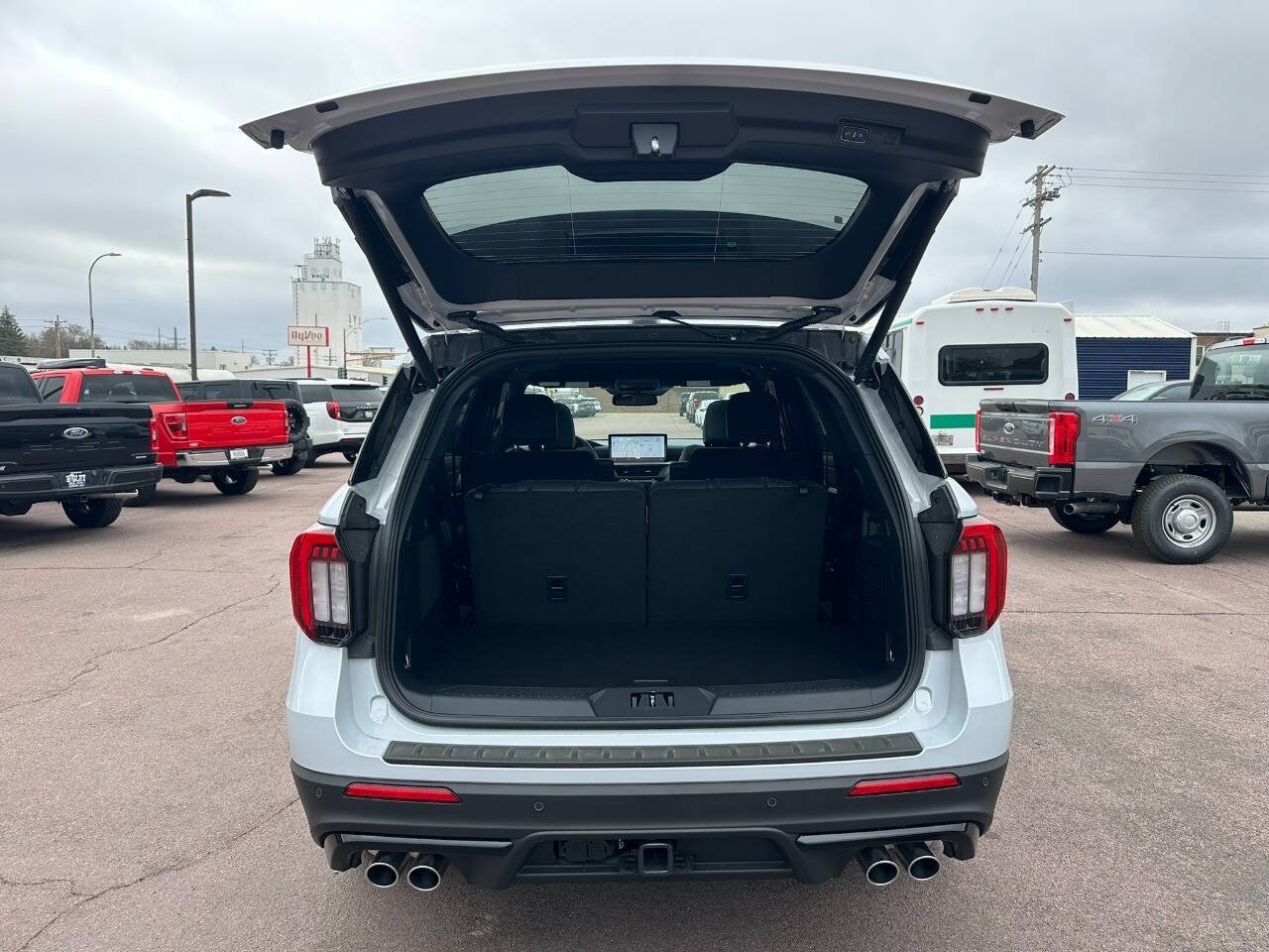 2026 Ford Explorer ST - Photo 9