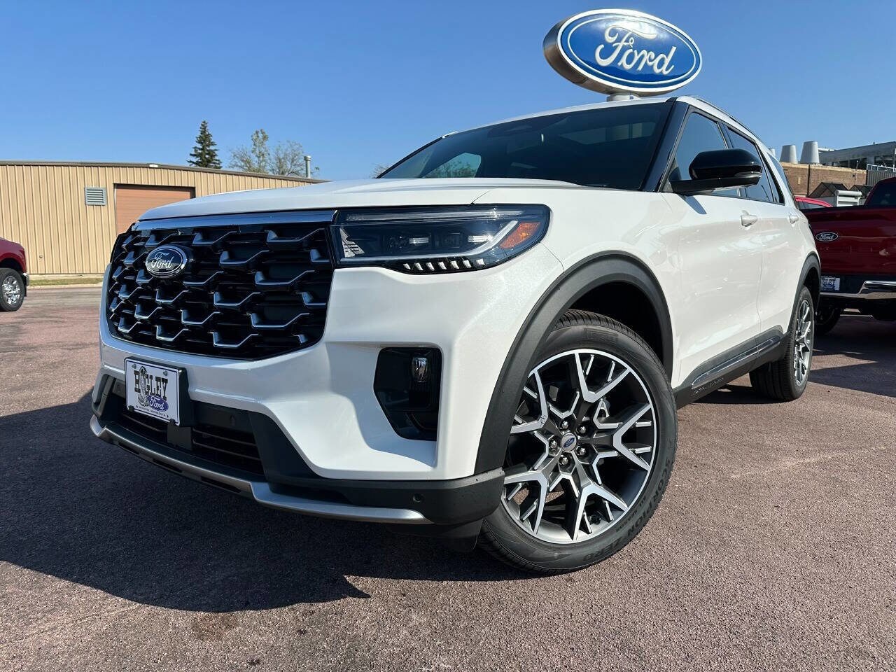 2025 Ford Explorer Platinum photo 2
