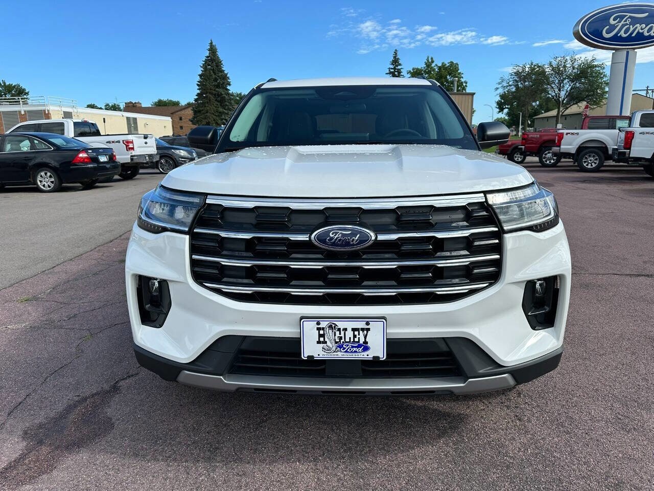 2025 Ford Explorer photo 4