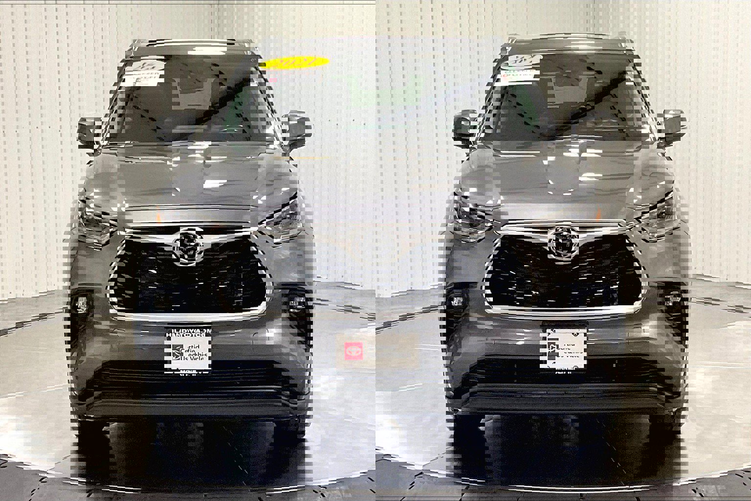 2021 Toyota Highlander XLE photo 2