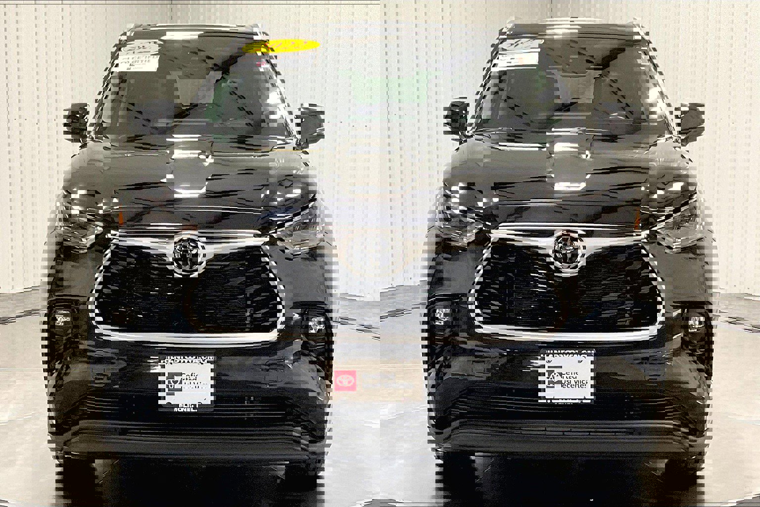 Certified 2022 Toyota Highlander XLE with VIN 5TDGZRBH6NS568687 for sale in Moline, IL