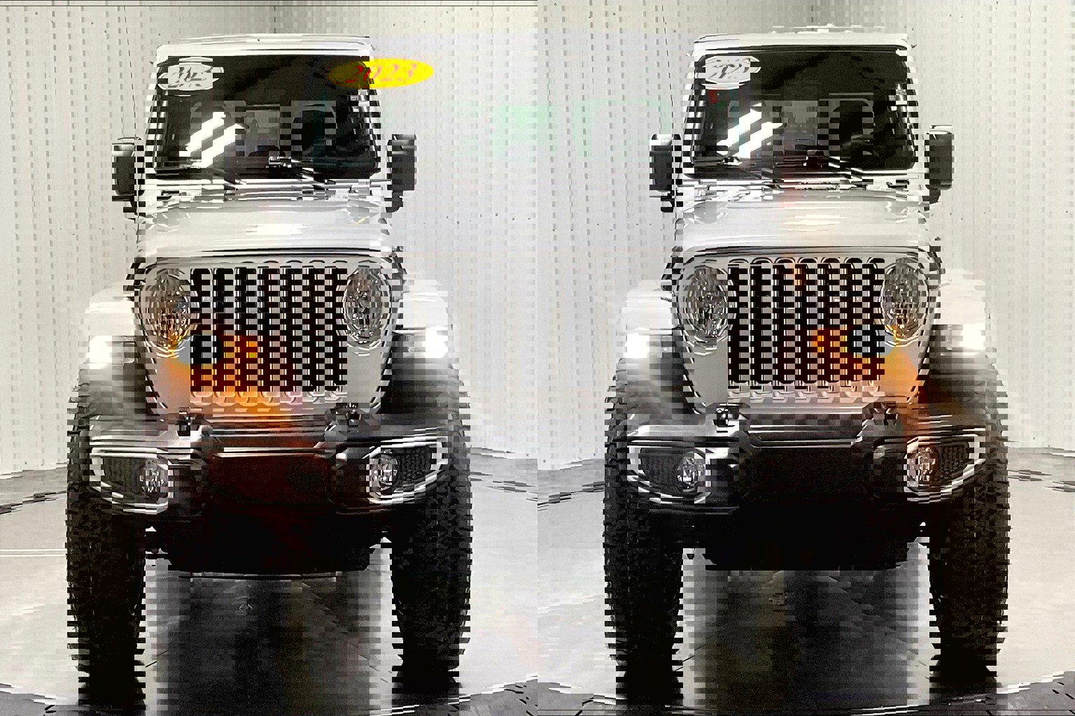 Used 2023 Jeep Gladiator Overland with VIN 1C6HJTFG8PL535034 for sale in Moline, IL
