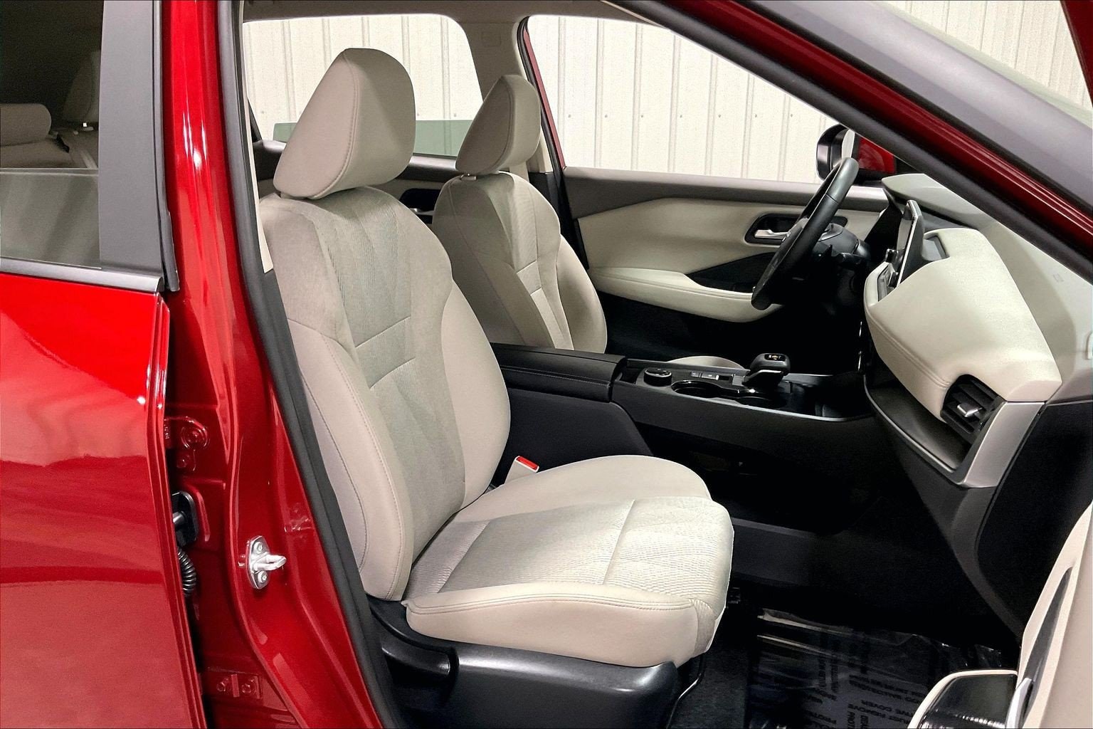 2025 Nissan Rogue SV - Photo 6