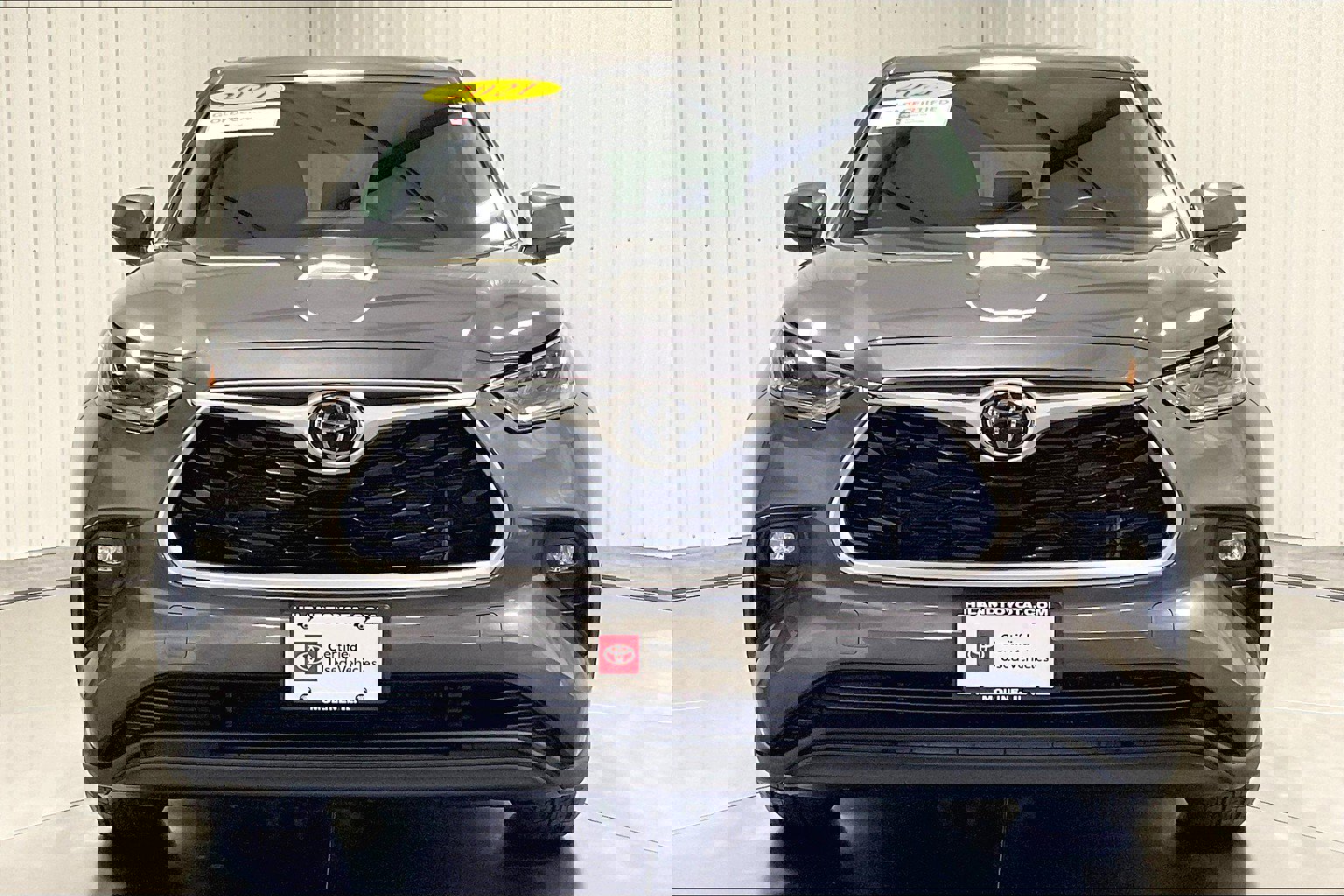 2021 Toyota Highlander LE photo 2