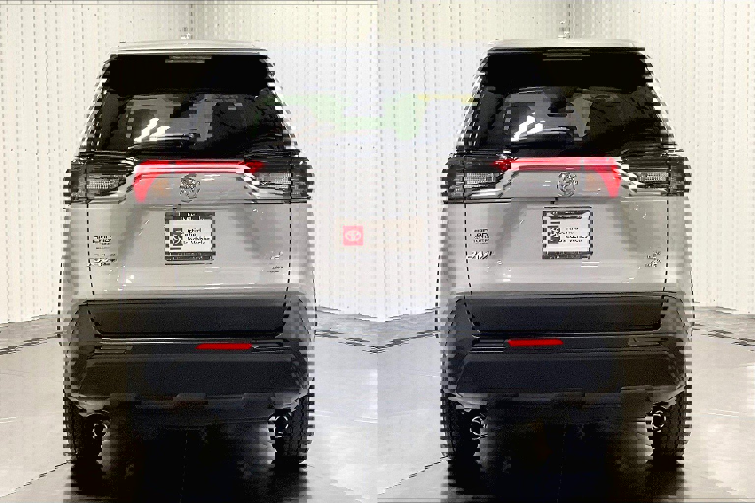 2024 Toyota RAV4 LE photo 4