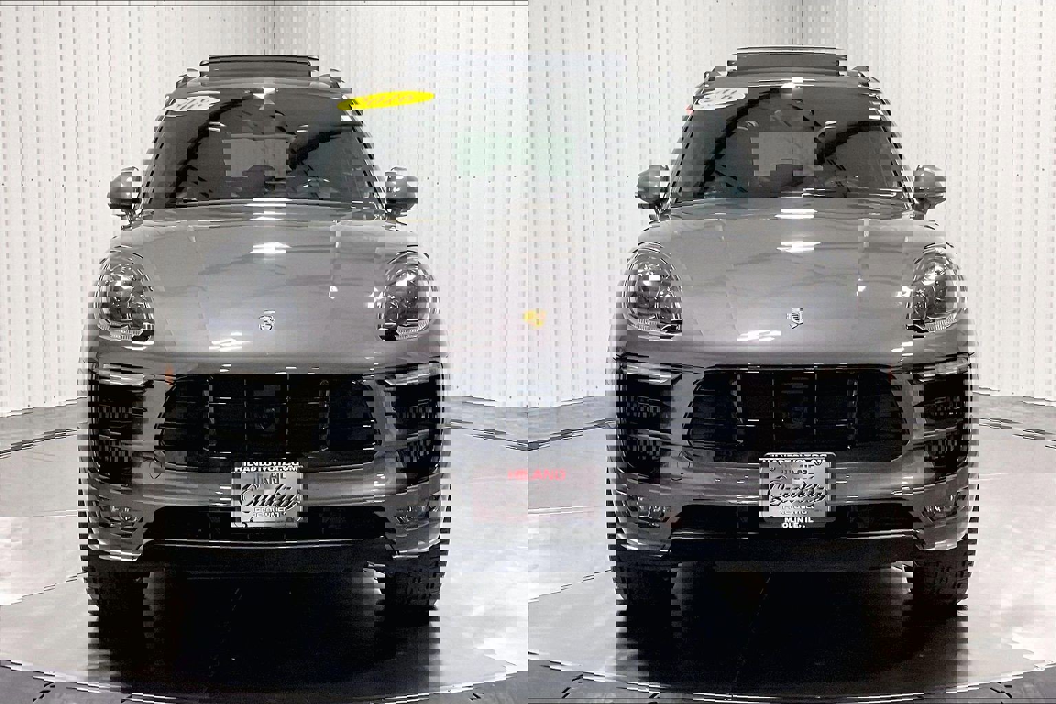 2016 Porsche Macan Turbo photo 2