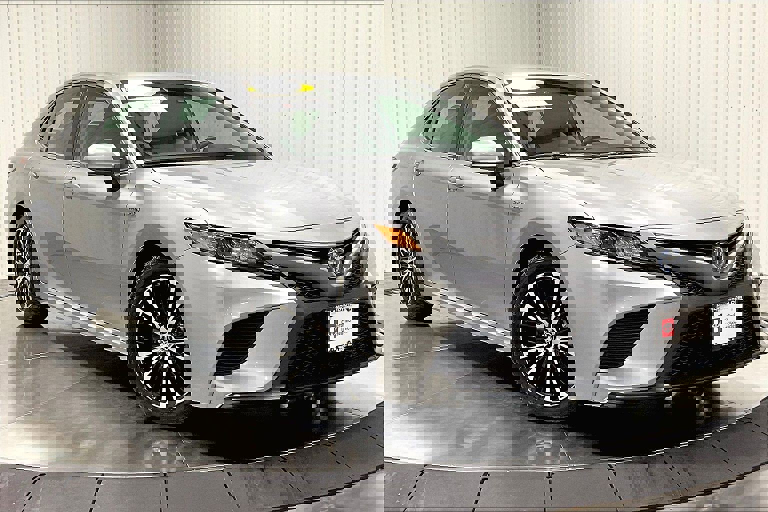 2020 Toyota Camry Hybrid SE photo 3