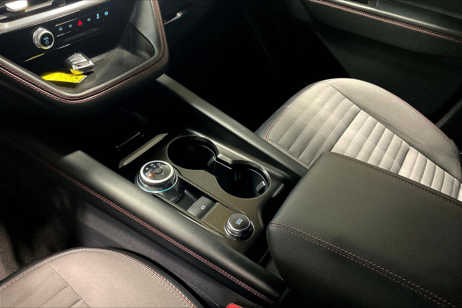 2025 Ford Explorer ST-LINE - Photo 17