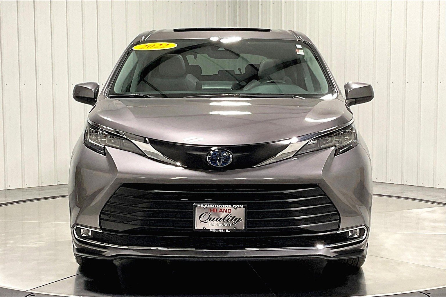Used 2022 Toyota Sienna XLE with VIN 5TDYRKEC2NS080591 for sale in Moline, IL