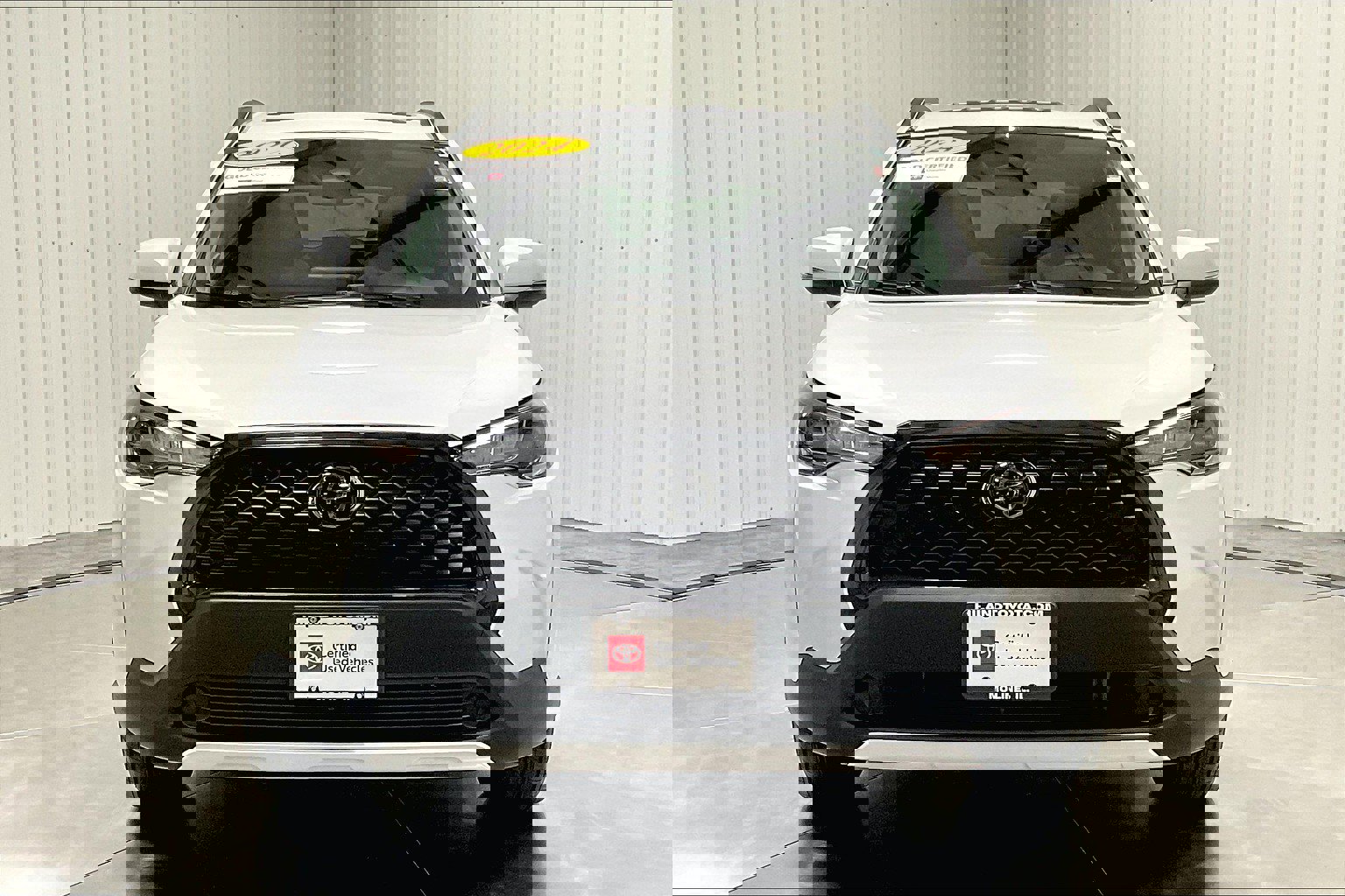 2024 Toyota Corolla Cross LE photo 2