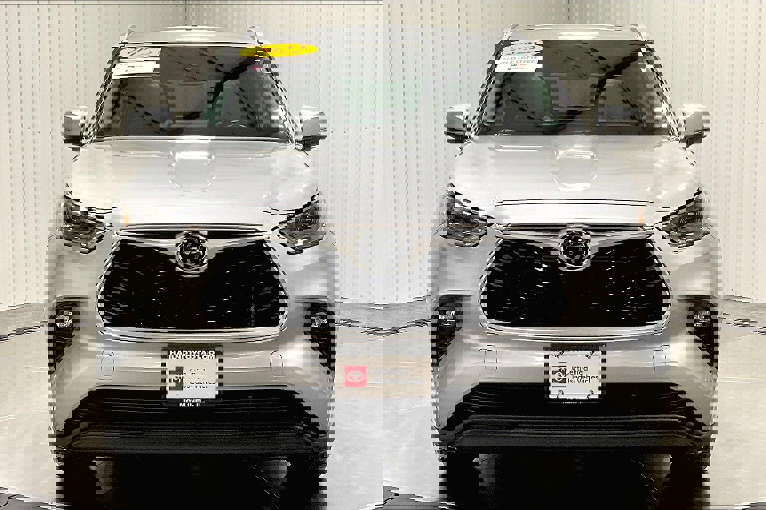 Certified 2022 Toyota Highlander XLE with VIN 5TDGZRBH3NS576083 for sale in Moline, IL