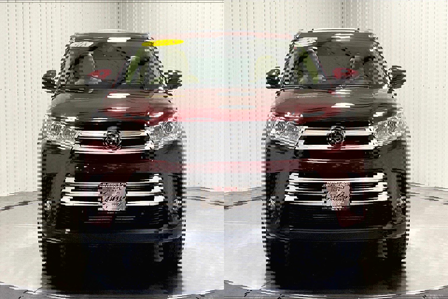 Used 2018 Toyota Highlander XLE with VIN 5TDJZRFH6JS905451 for sale in Moline, IL