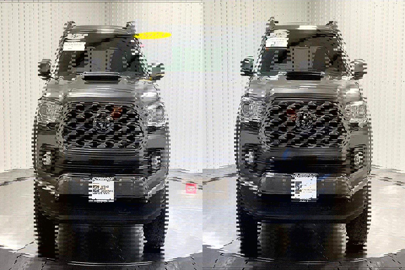 2023 Toyota Tacoma TRD Sport V6 photo 2