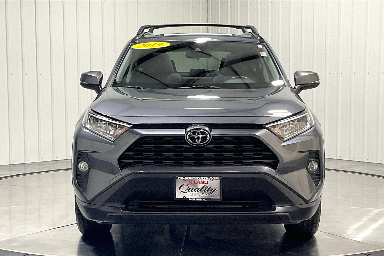 Used 2019 Toyota RAV4 XLE with VIN JTMW1RFV6KD513019 for sale in Moline, IL