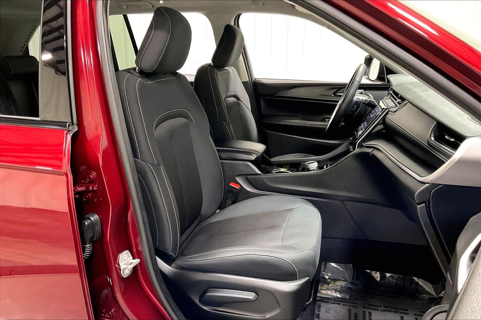 2023 Jeep Grand Cherokee Laredo - Photo 7
