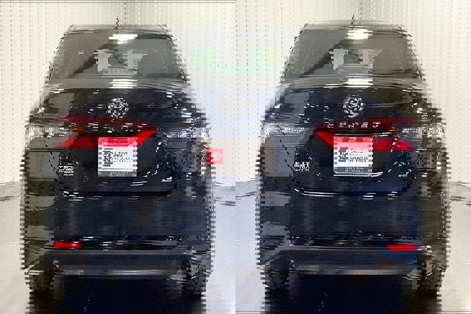 2023 Toyota Camry LE photo 3
