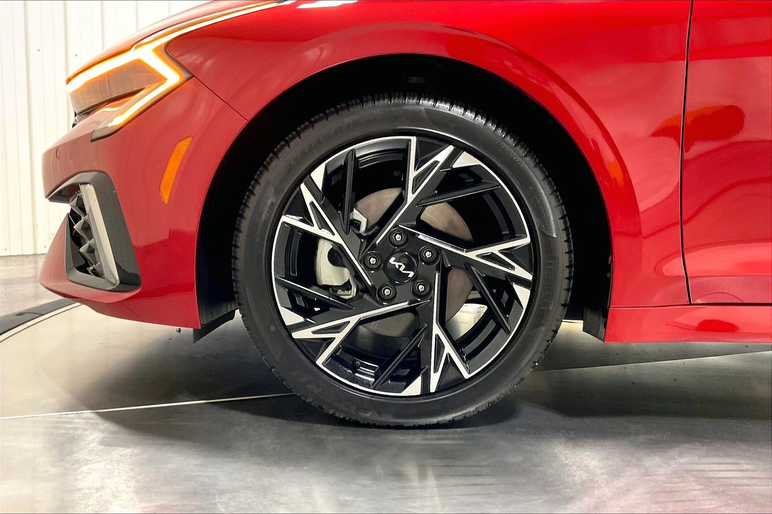 2025 Kia K5 GT-Line - Photo 9