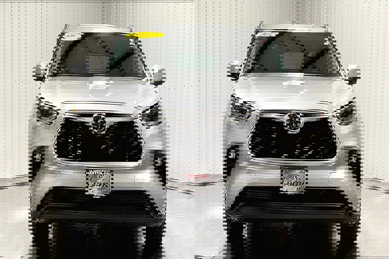 Used 2021 Toyota Highlander XLE with VIN 5TDGZRBH2MS103242 for sale in Moline, IL