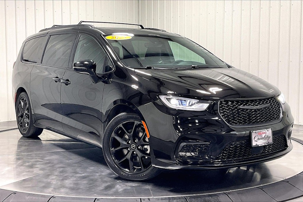 Used 2025 Chrysler Pacifica Limited Van Passenger Van