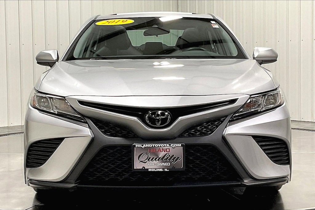 Used 2019 Toyota Camry SE Sedan