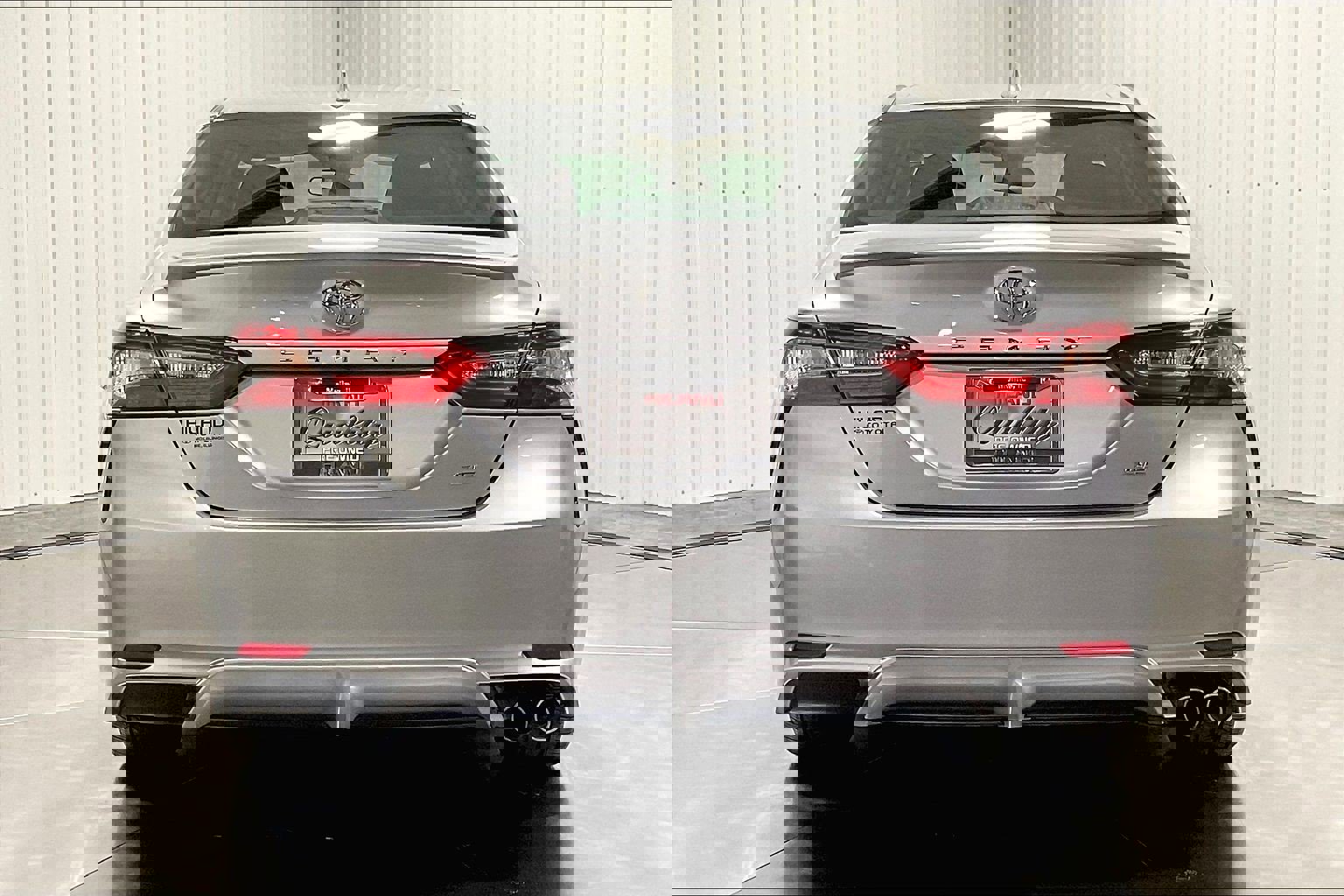 2019 Toyota Camry SE XLE photo 4