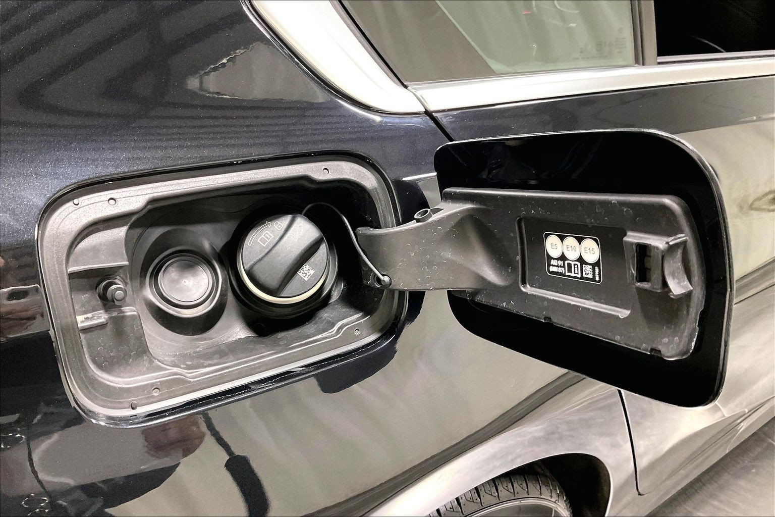 2025 BMW 3 Series 330i - Photo 42