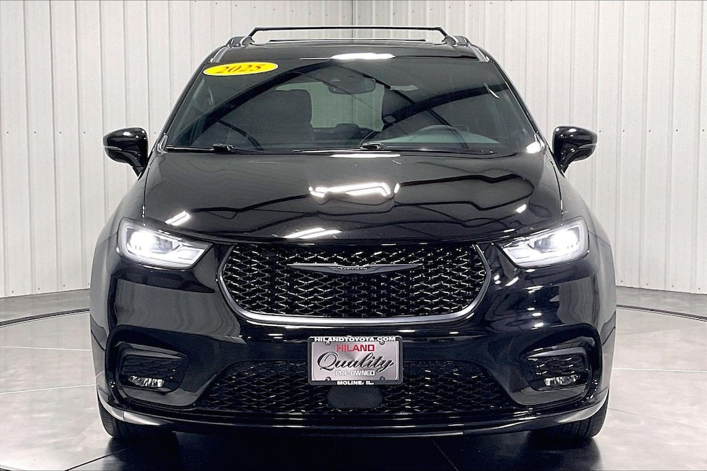 Used 2025 Chrysler Pacifica Limited Van Passenger Van