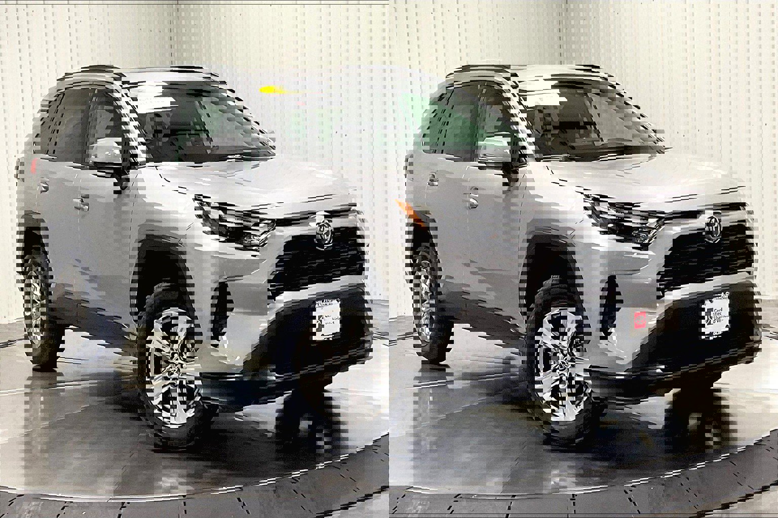 2023 Toyota RAV4 XLE photo 3