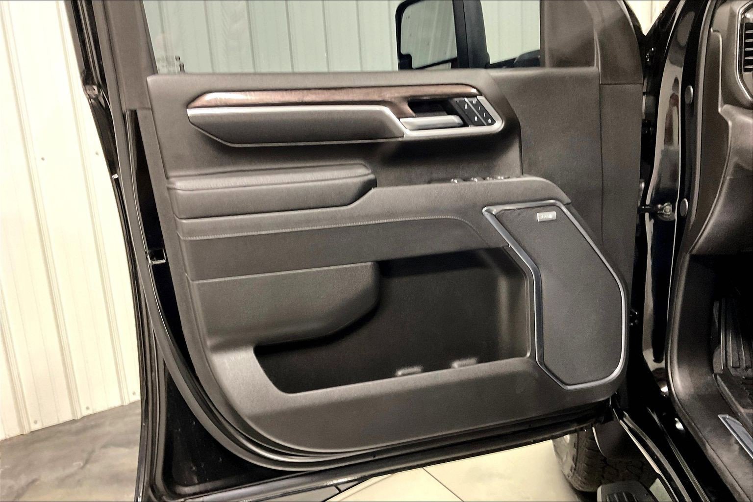 2025 Chevrolet Silverado 2500HD LTZ - Photo 23