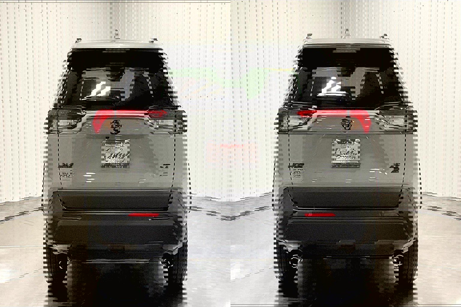 2022 Toyota RAV4 XLE photo 2